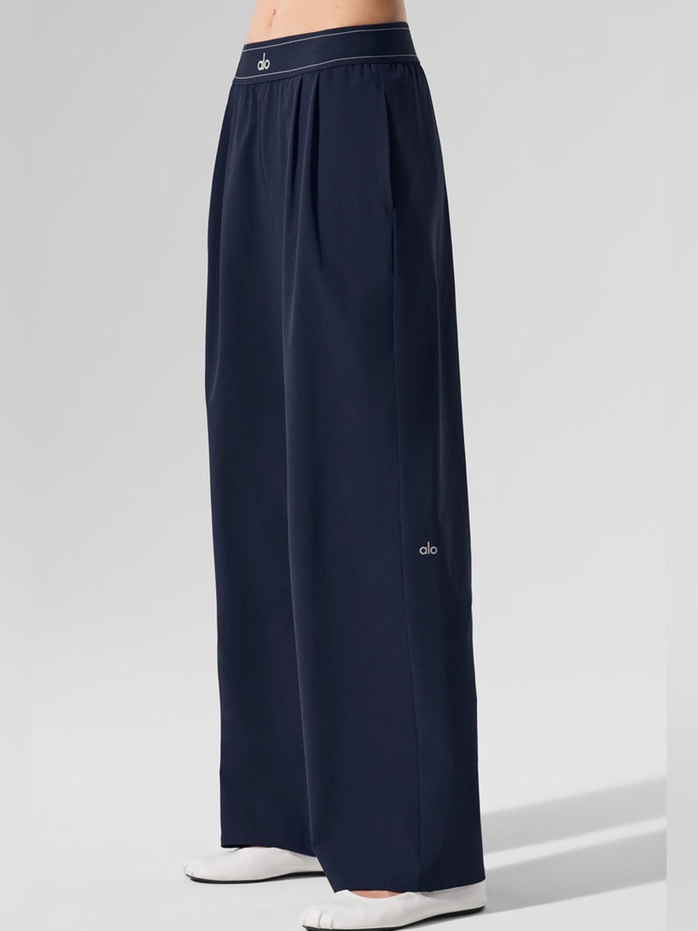 Alo Yoga Suit Up Trouser Navy Blue Small Regular 30” Inseam Pleated Wide Leg - Picture 6 of 8